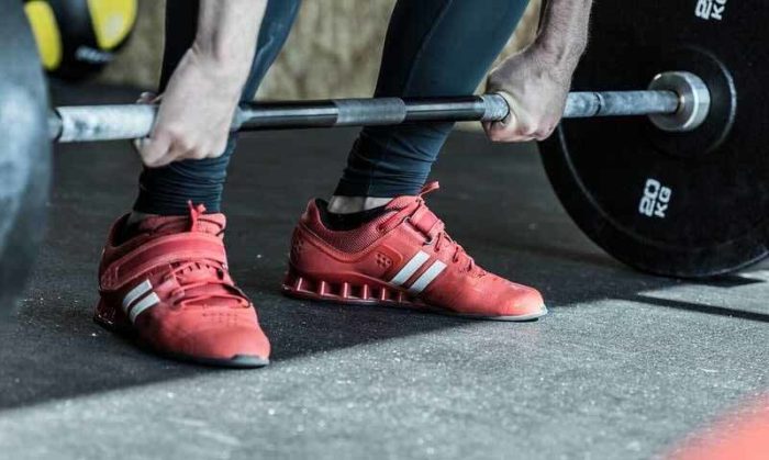 Weightlifting shoes with straps red